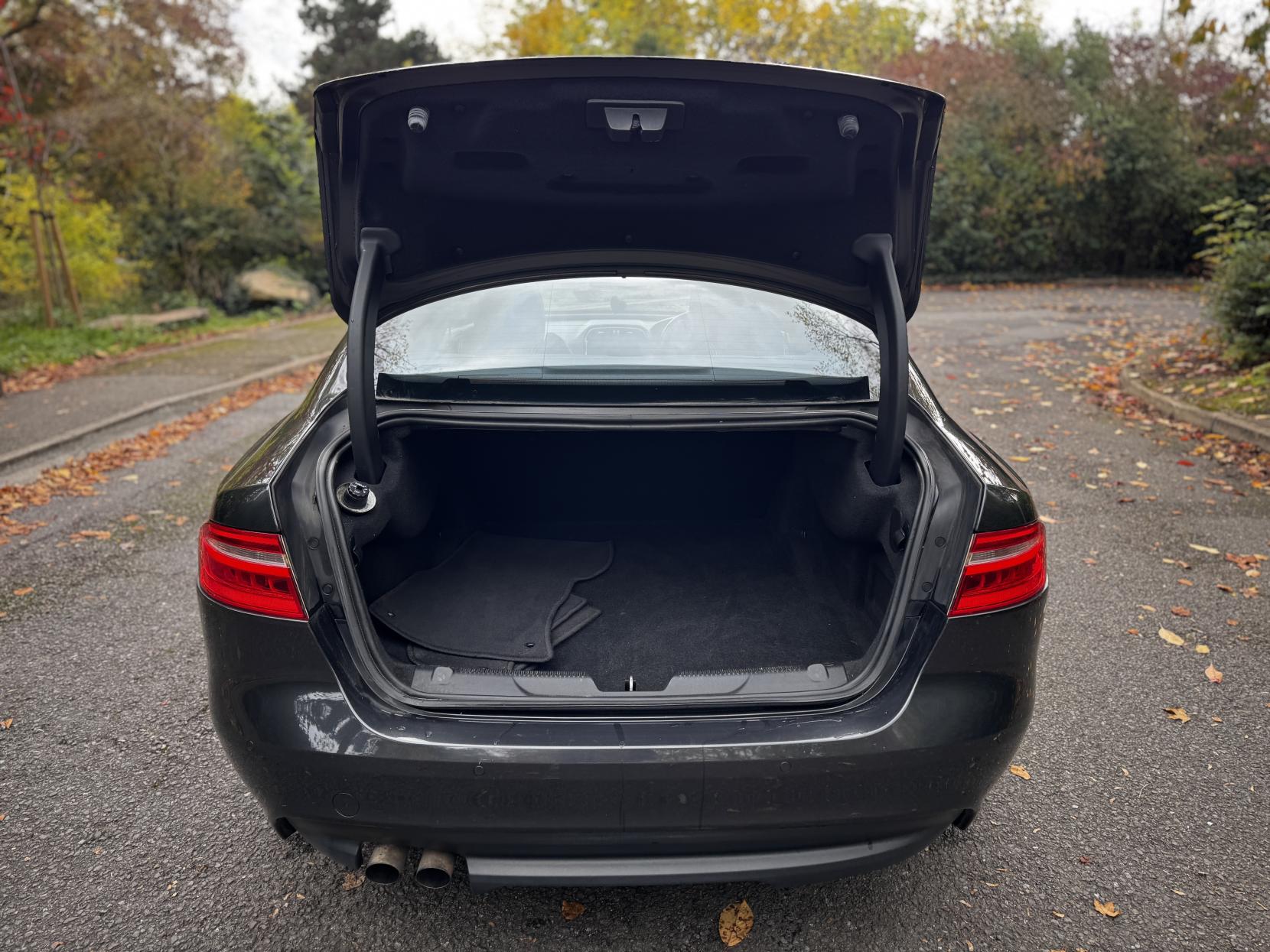 Jaguar XE 2.0d R-Sport Saloon 4dr Diesel Auto Euro 6 (s/s) (180 ps)