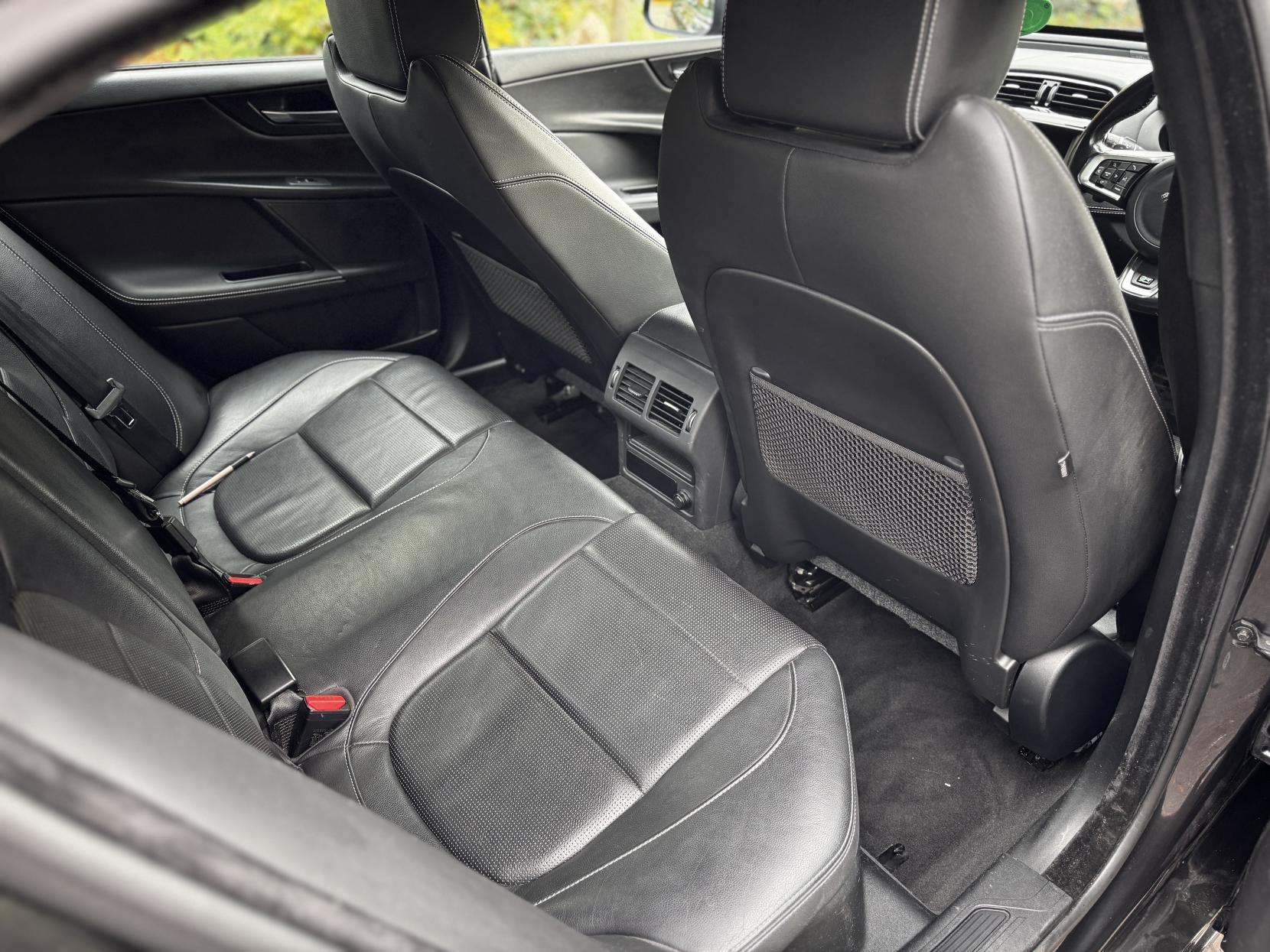 Jaguar XE 2.0d R-Sport Saloon 4dr Diesel Auto Euro 6 (s/s) (180 ps)