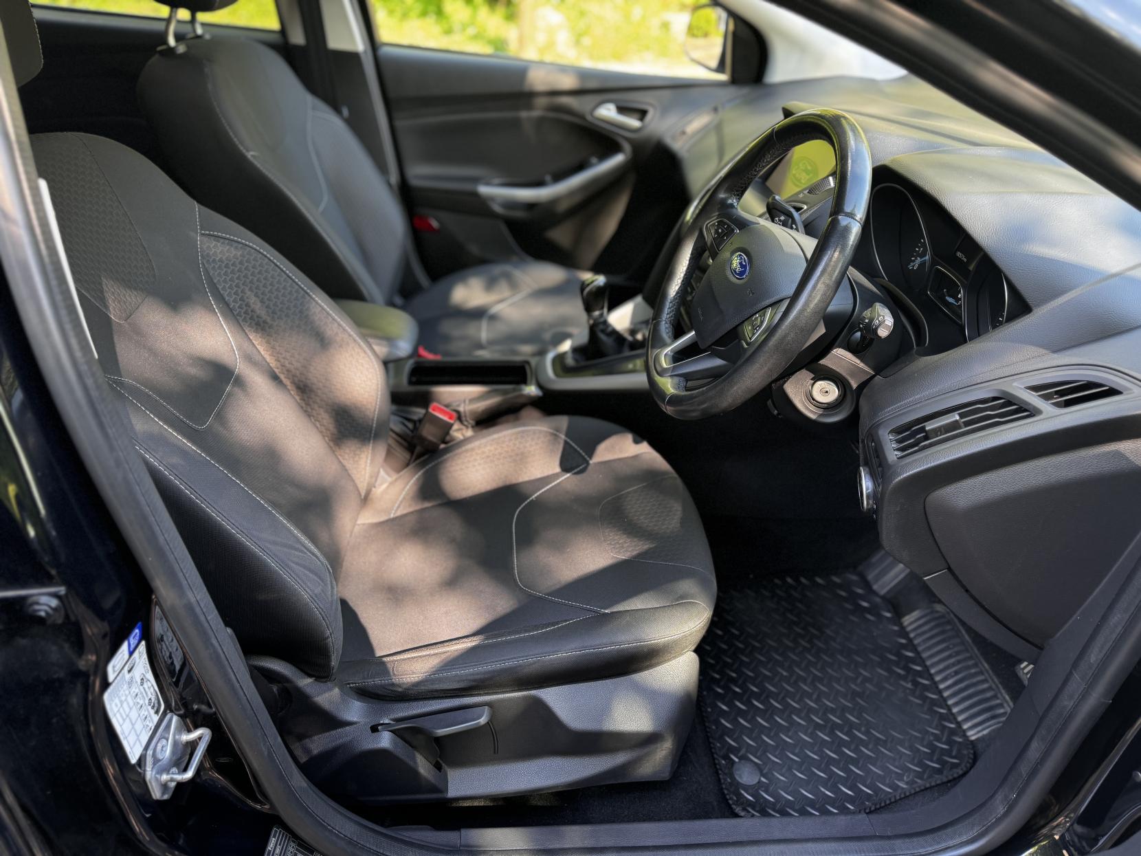 Ford Focus 1.0T EcoBoost Zetec Hatchback 5dr Petrol Manual Euro 6 (s/s) (100 ps)