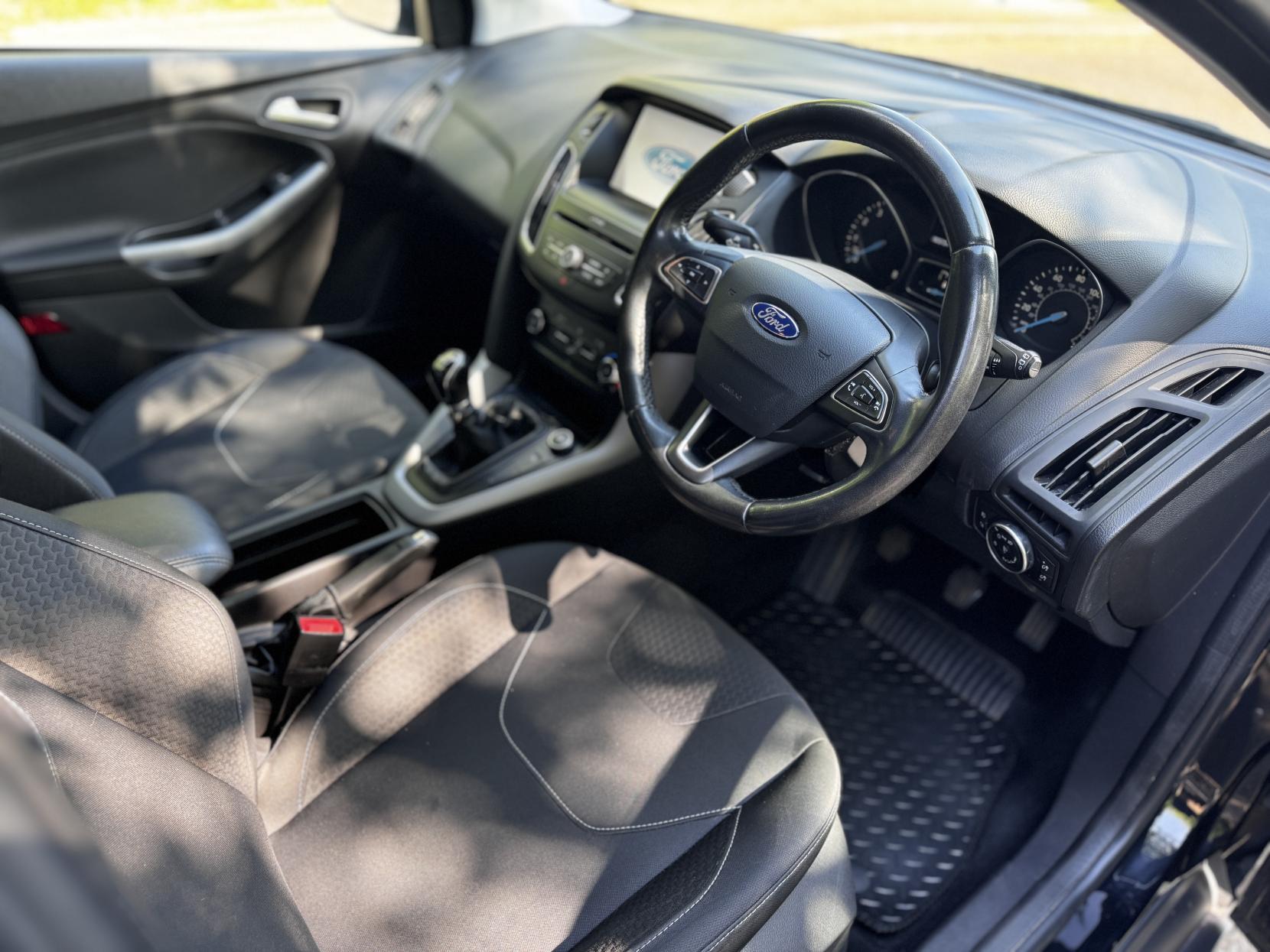 Ford Focus 1.0T EcoBoost Zetec Hatchback 5dr Petrol Manual Euro 6 (s/s) (100 ps)