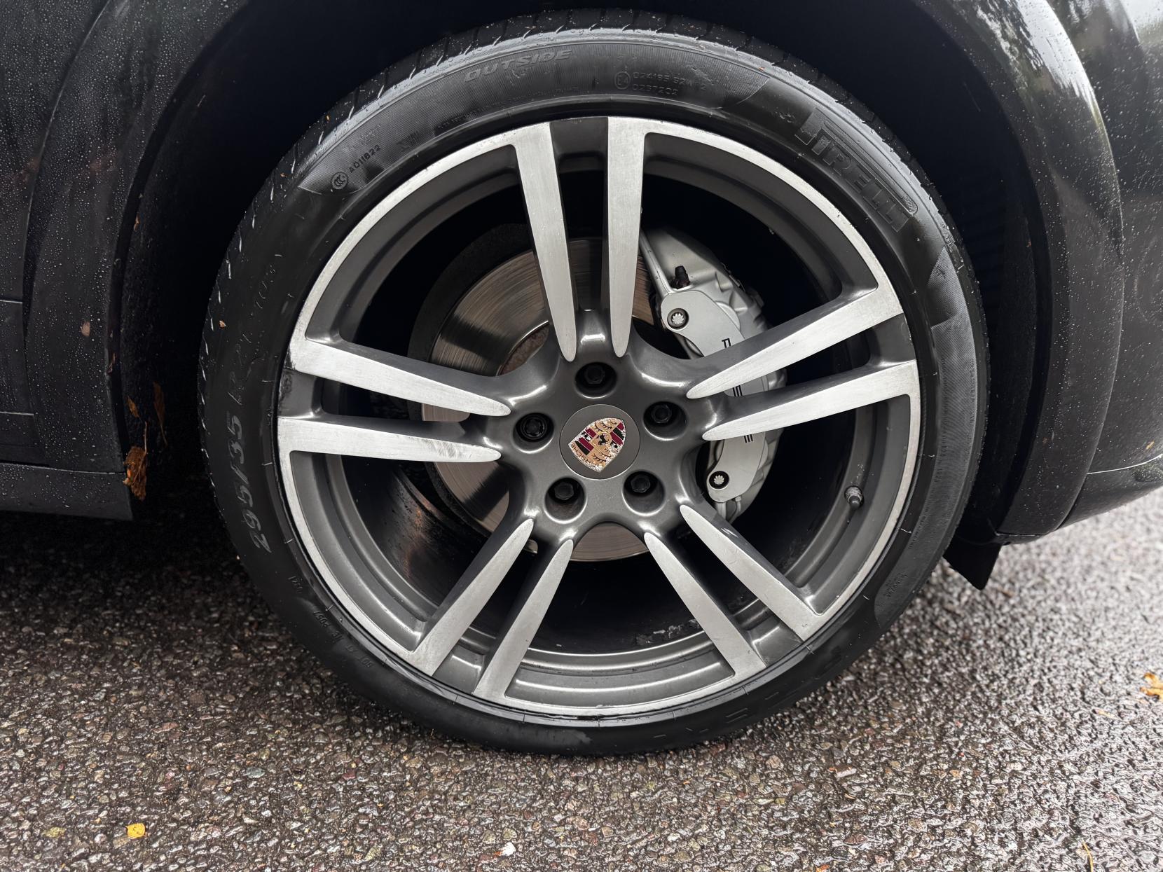 Porsche Cayenne 4.2 TD V8 S SUV 5dr Diesel TiptronicS 4WD Euro 5 (s/s) (382 ps)