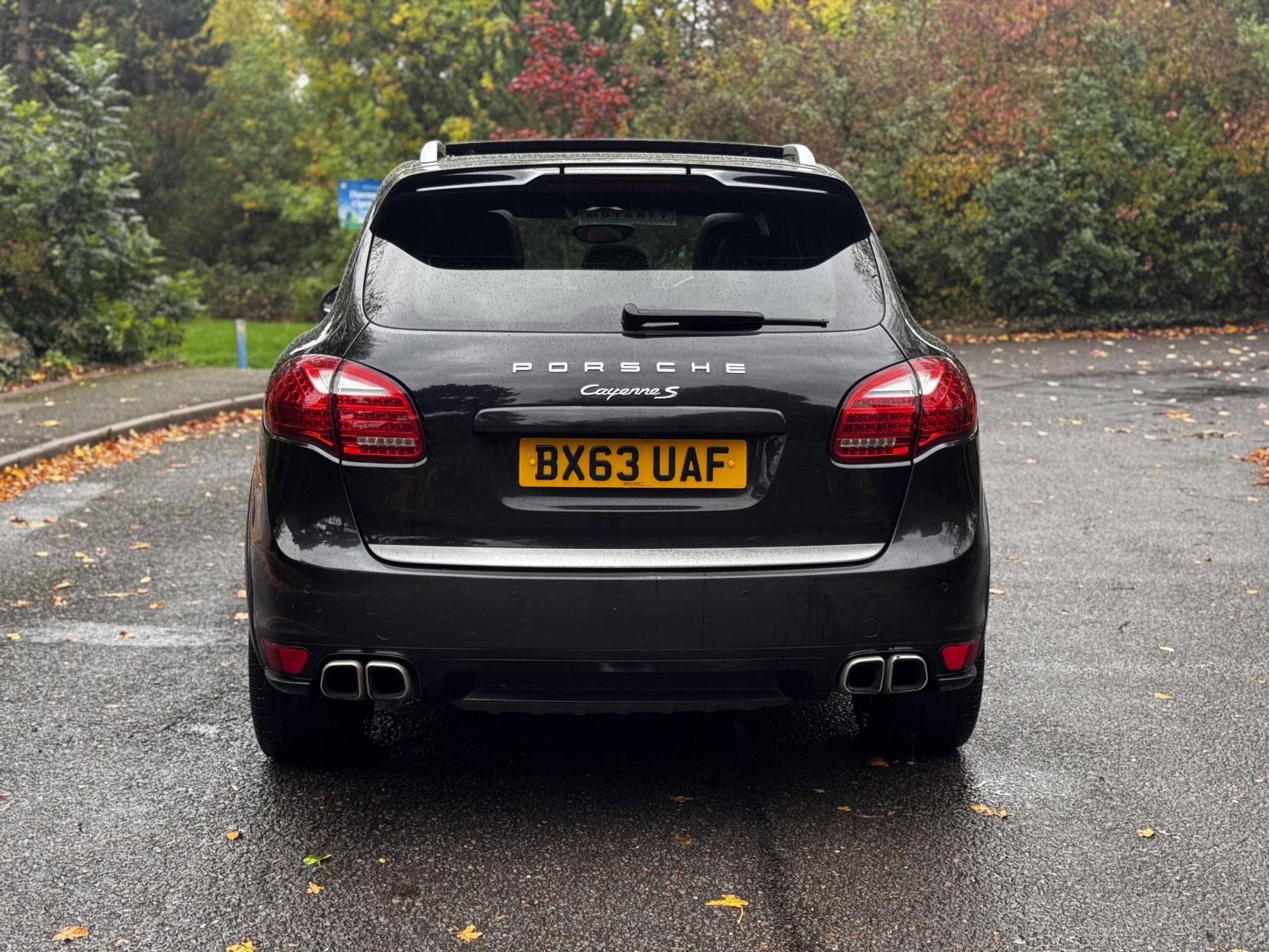 Porsche Cayenne 4.2 TD V8 S SUV 5dr Diesel TiptronicS 4WD Euro 5 (s/s) (382 ps)