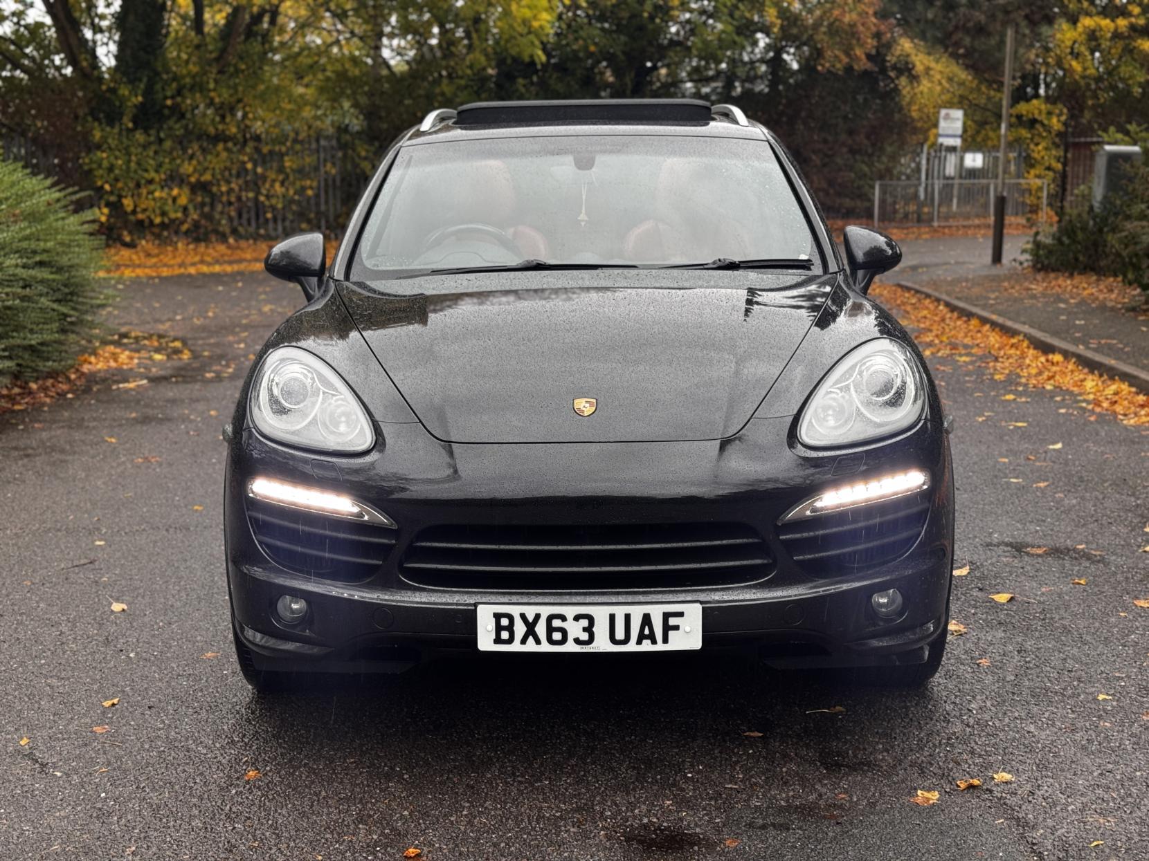 Porsche Cayenne 4.2 TD V8 S SUV 5dr Diesel TiptronicS 4WD Euro 5 (s/s) (382 ps)