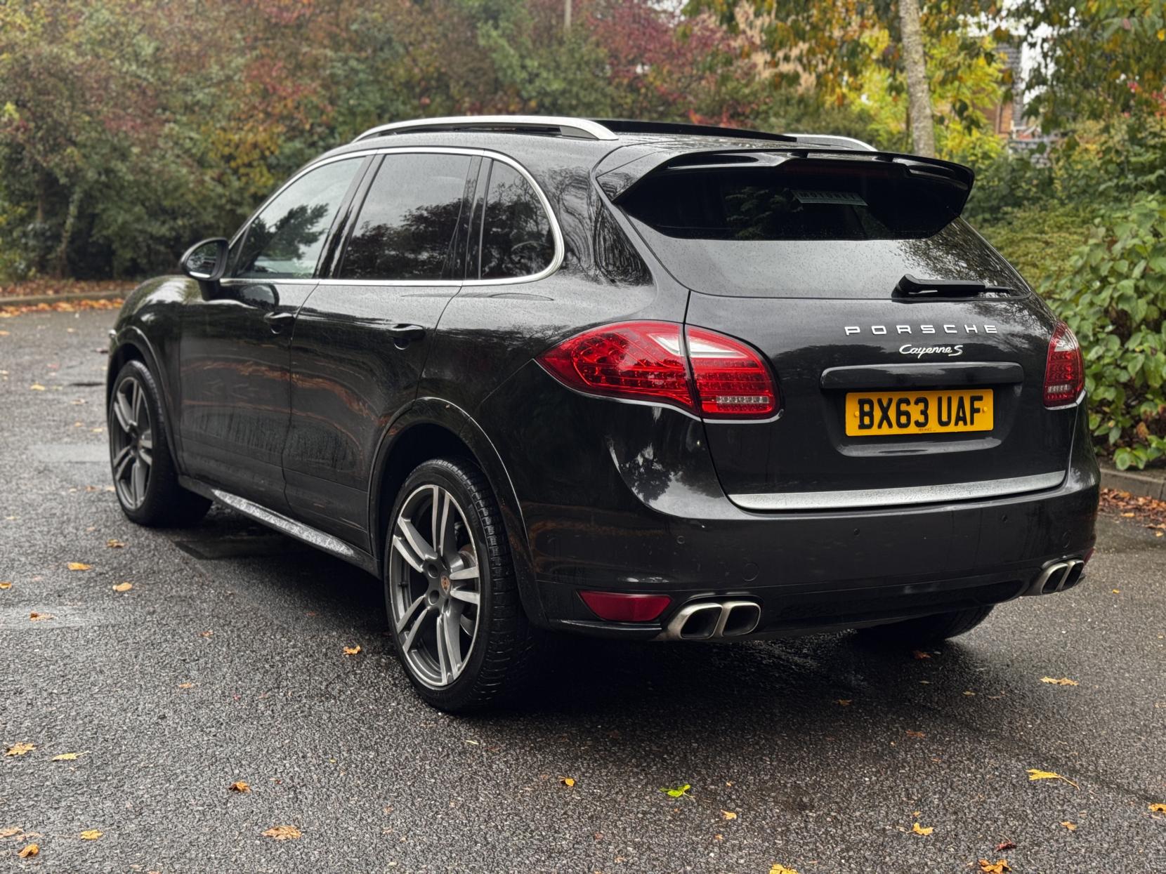 Porsche Cayenne 4.2 TD V8 S SUV 5dr Diesel TiptronicS 4WD Euro 5 (s/s) (382 ps)