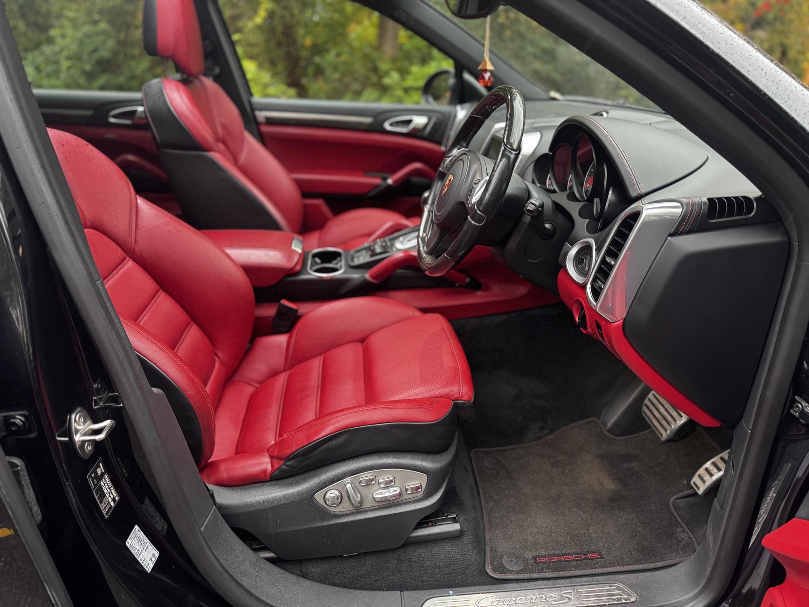 Porsche Cayenne 4.2 TD V8 S SUV 5dr Diesel TiptronicS 4WD Euro 5 (s/s) (382 ps)