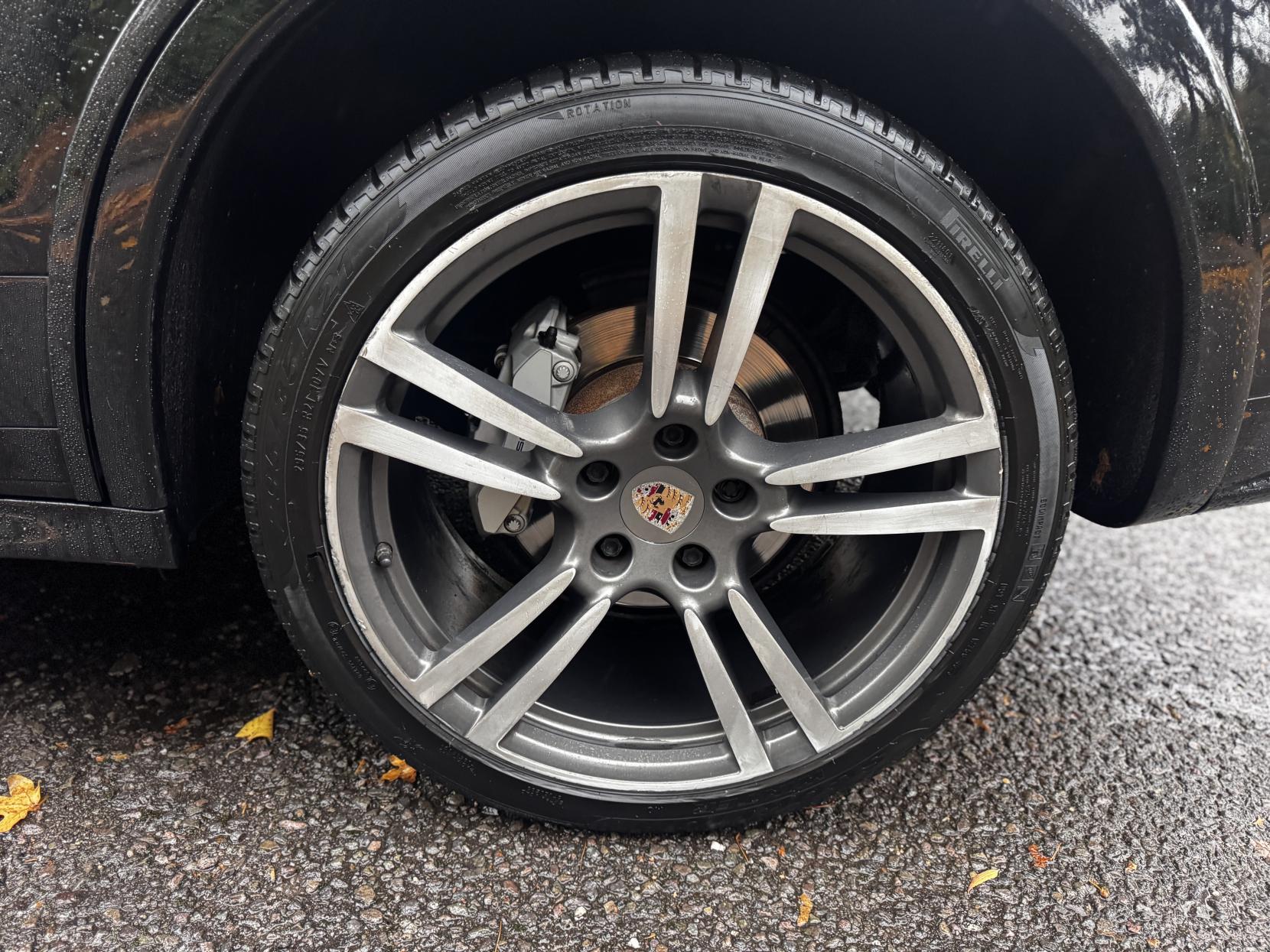 Porsche Cayenne 4.2 TD V8 S SUV 5dr Diesel TiptronicS 4WD Euro 5 (s/s) (382 ps)