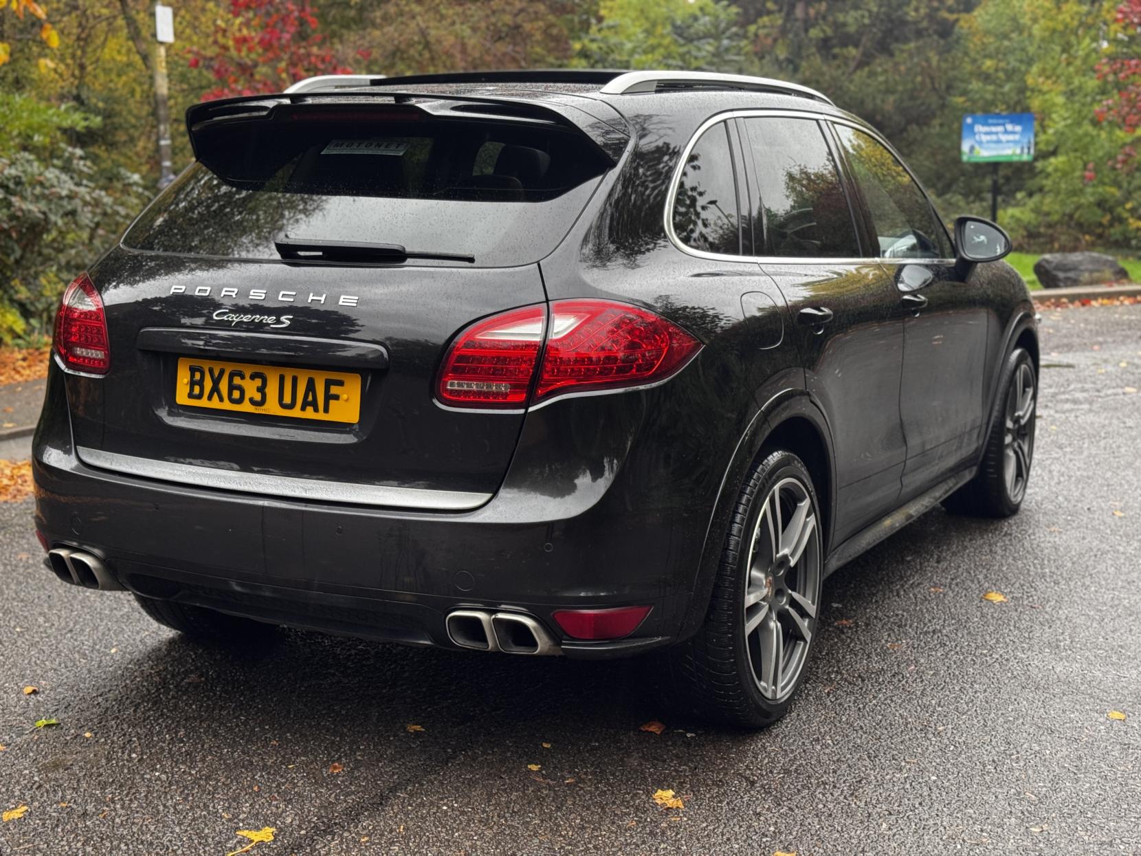 Porsche Cayenne 4.2 TD V8 S SUV 5dr Diesel TiptronicS 4WD Euro 5 (s/s) (382 ps)