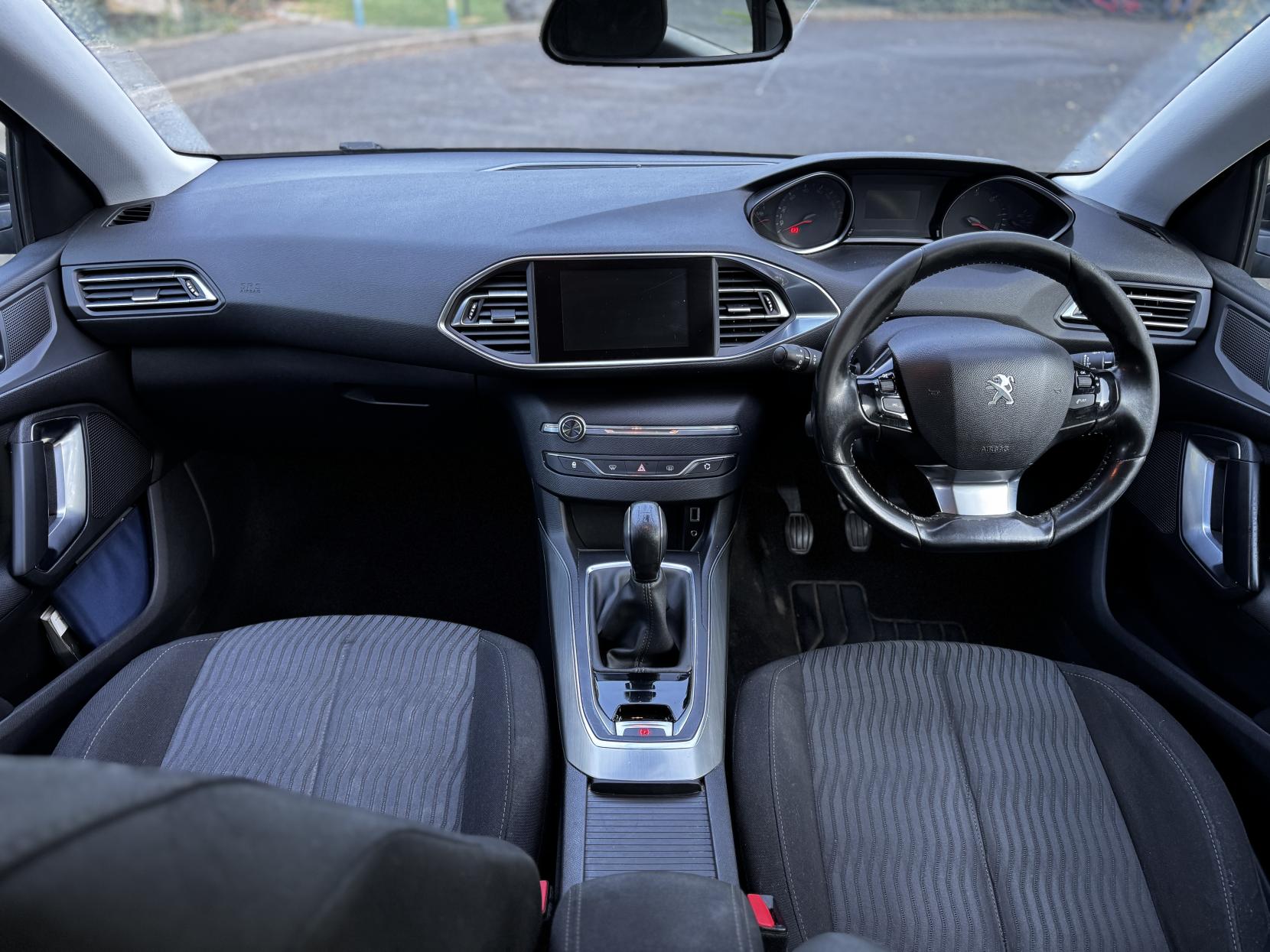 Peugeot 308 1.6 HDi Active Hatchback 5dr Diesel Manual Euro 5 (92 ps)