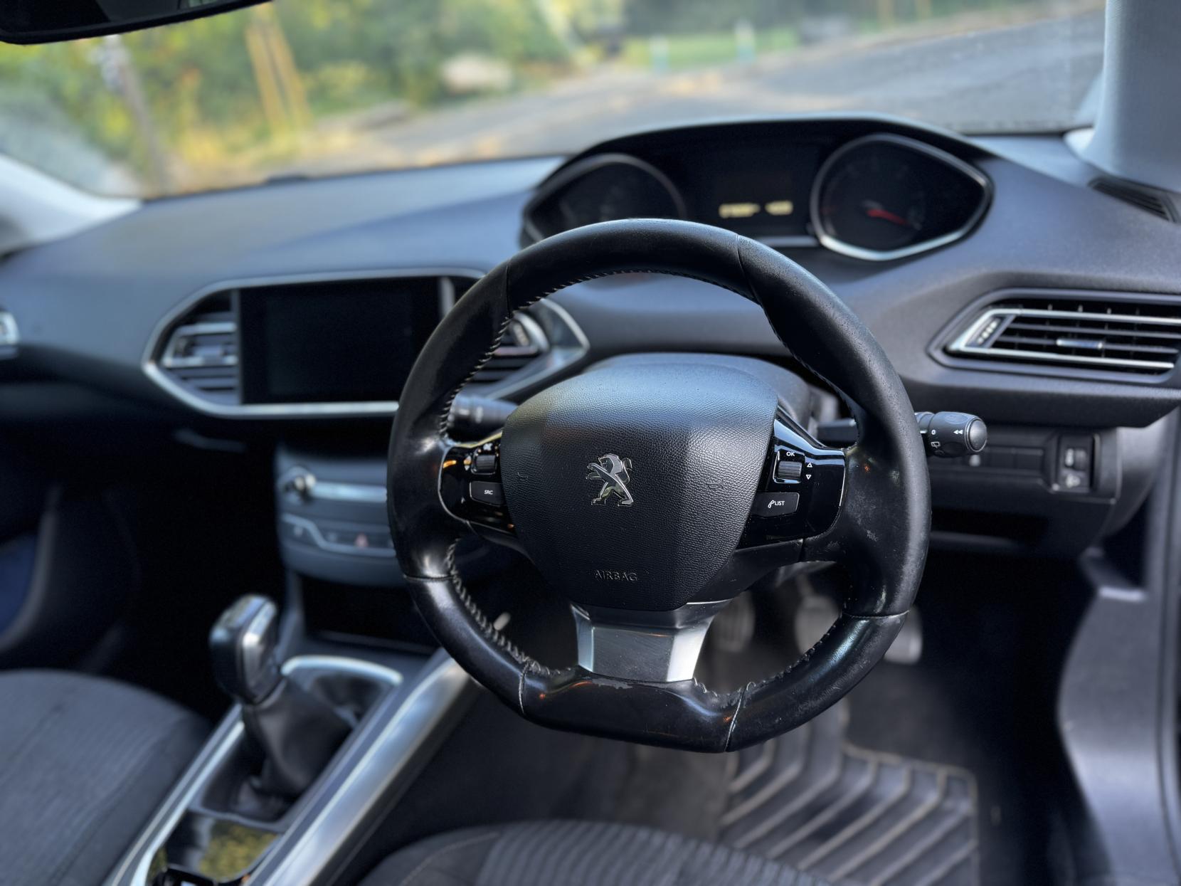 Peugeot 308 1.6 HDi Active Hatchback 5dr Diesel Manual Euro 5 (92 ps)