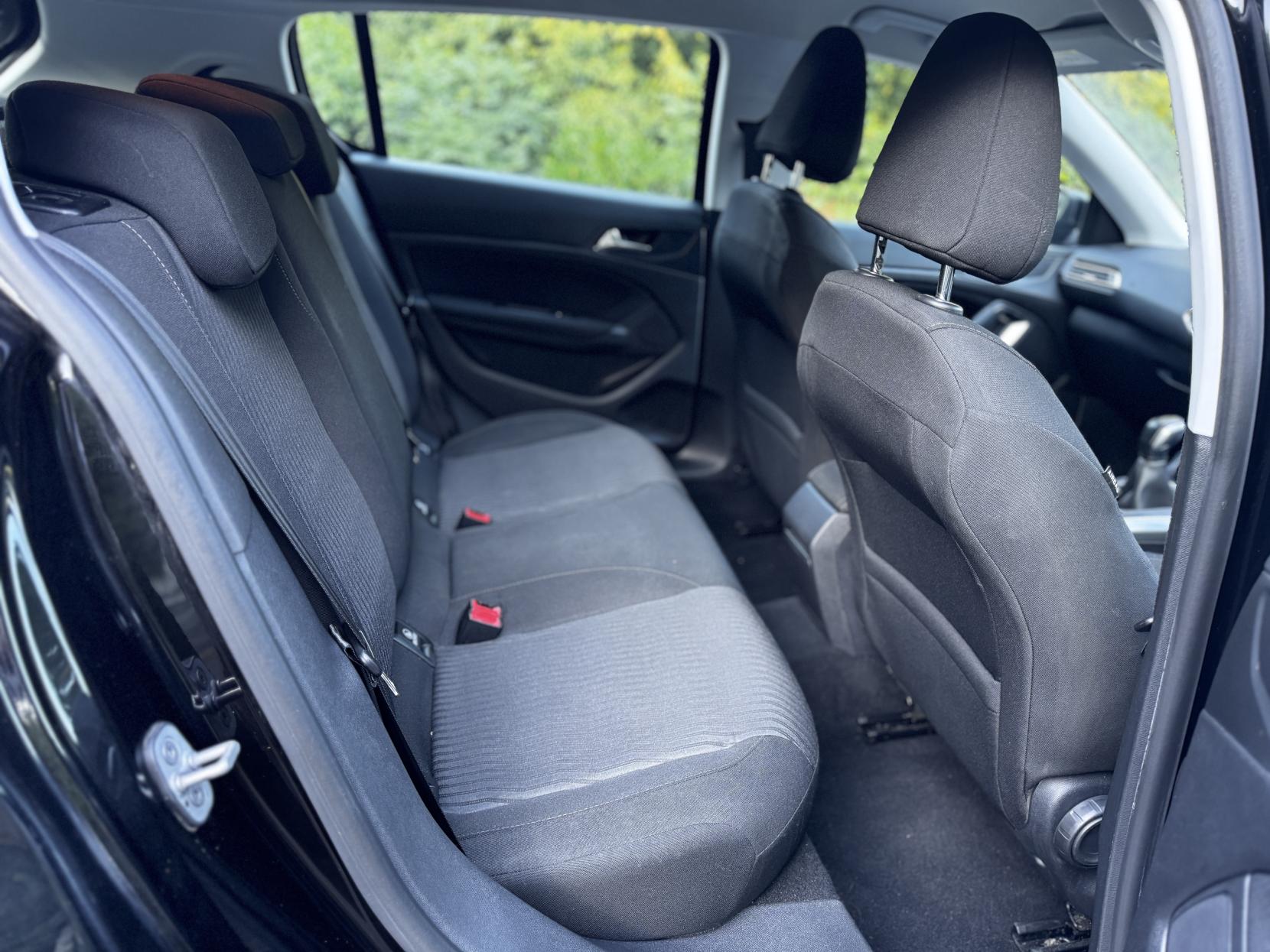 Peugeot 308 1.6 HDi Active Hatchback 5dr Diesel Manual Euro 5 (92 ps)