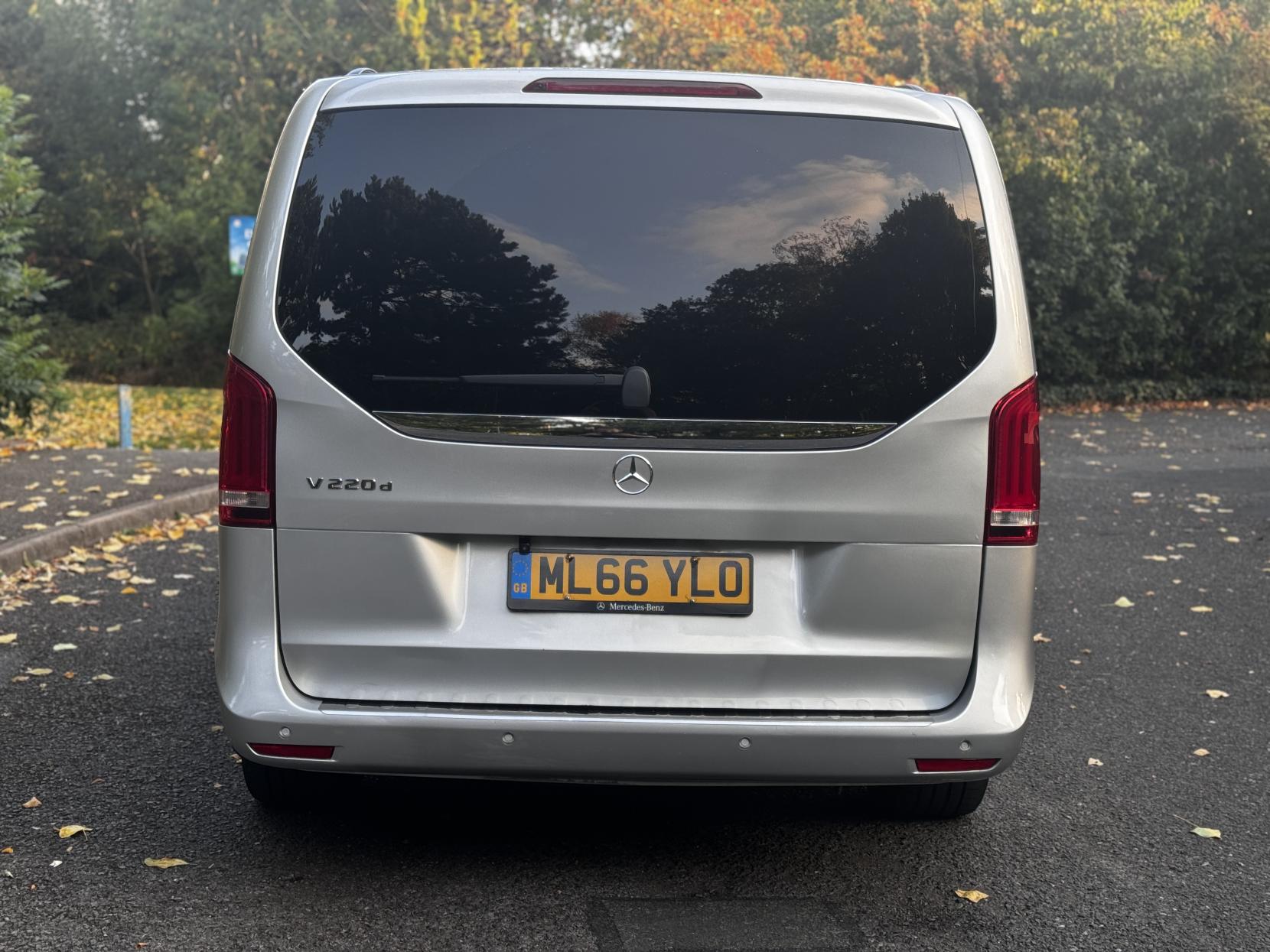 Mercedes-Benz V Class 2.2 V220d BlueTEC Sport MPV 5dr Diesel G-Tronic+ Euro 6 (s/s) 8 Seat XLWB (163 ps)